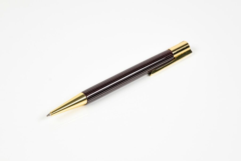 Lire la suite à propos de l’article 33. Rayé bronze bordeaux