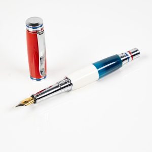 101. Bleu blanc rouge framboise